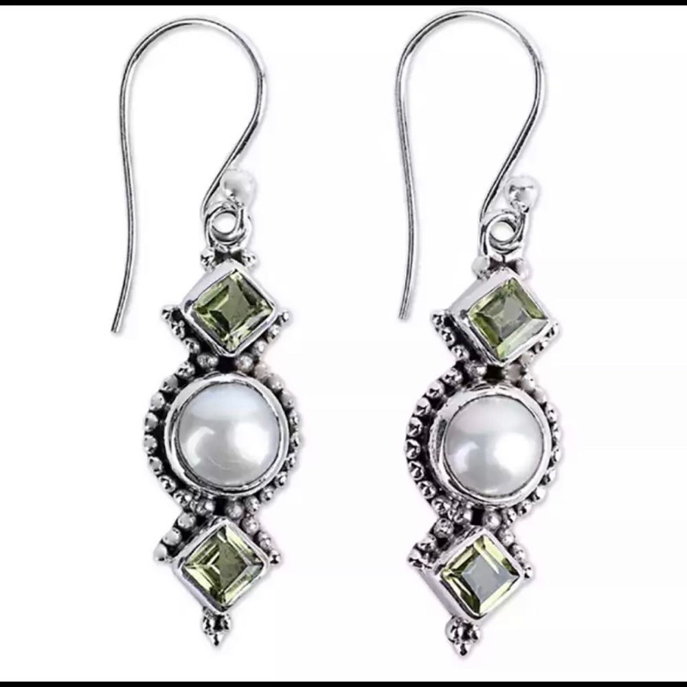 Beautiful Gift Idea - Silver Crystals and Pearl Earrings - Picture 4 of 7